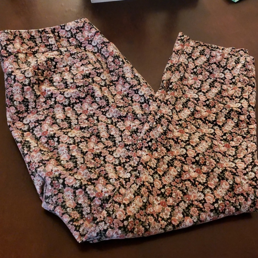 Ny & Co ankle pants Needs button Sz 18 floral